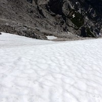 Großer Buchstein - Westgrat: Nach Ende des Klettersteiges folgt wieder der Rückweg über den Normalweg und über einige Schneefelder
