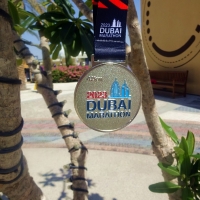 Dubai Marathon 2023 Medaille, Foto 28