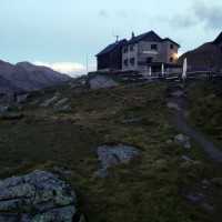 Weisskugel Normalweg 17: Lezter Blick auf die Weisskugelhütte