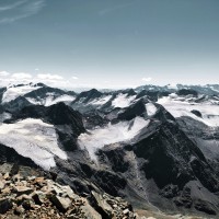 Schrankogel 25: Halblinks das Skigbiet Stubaier Gletscher.