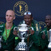 Comrades Marathon 2024: Piet Wiersma (li.) Sieger 2024