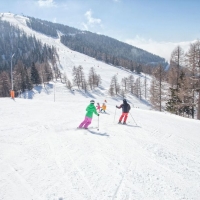 Kinder beim Skifahren (C) Bad Kleinkirchheimer Bergbahnen