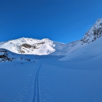 Skitour Fundusfeiler 10: Der Zustieg zum Grat rechts unterhalb des Gipfel schaut von der Ferne steiler aus als er es tatsächlich ist.