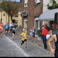 10 km Lauf - im Vordergrund der Gesamtsieger Phillip Schulpen vom TSV Meerbusch  (C) Veranstalter