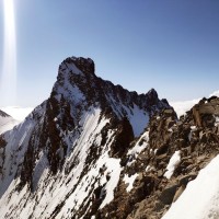 Bernina-Überschreitung 48: Der Gipfel in Sicht. Doch zuvor kommt der zäheste Abschnitt. Klettern ohne wirklich viel an Höhe zu gewinnen