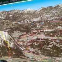 Grimming, Schneegrubengrat 01: In Gelb die Route des Schneegrubengrat nachgezeichnet