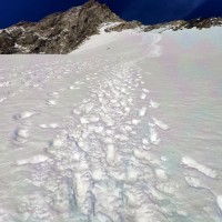 Olperer Südostgrat 16: Vom Schneefeld aus sieht der Grat übrigens ziemlich einfach und kurz aus. Er ist es aber nicht