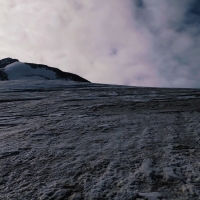 Similaun Hochtour 21: Kurz vor dem Gipfelgrat hat eine Wolkendecke den Similaun bereits eingenommen.