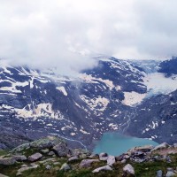 Großvenediger Nordgrat, Bild 07: Blick von der Kürsingerhütte auf den Gletschersee.