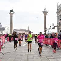 Läufer beim Venedig Marathon