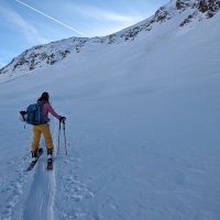 Eiskögele Skitour 04: Der Steilhang sieht von der Weite steiler aus als er es tatsächlich ist.