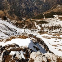 Lugauer Überschreitung 16: Gegen Ende des Aufstieges habe ich die Originalroute aufgrund des tiefen Schnees verlassen und einen Felsen als Weiterweg genommen