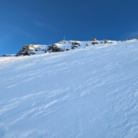 Skitour Nördlicher Lehner Grieskogel 07: So nah und doch so fern. Fast jeden Schritt sinken wir nun knietief ein.