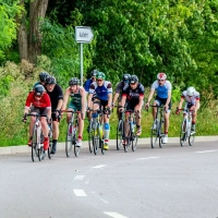 Radfahrer beim Halle-Triathlon
