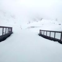 Hoher Riffler 01: Nach rund 500 Höhenmetern Grasaufstieg endlich im Schnee