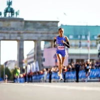 Berlin-Marathon 2024: Tigist Keteam auf dem Weg zum Sieg