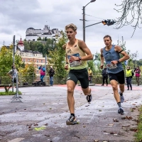 Jedermannlauf Salzburg 2025: Emil Bezecny und Lukas Hollaus in Front.
