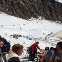 Jungfrau-Normalweg-31: Am Jongfraujoch ist natürlich viel los