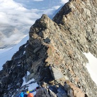 Bernina-Überschreitung 78: Abklettern in der Schattenseite und daher auf eisigem Felsen. Hier ist große Vorsicht gefragt