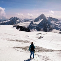Weißseespitze 57. Abstieg nun am Gletscher immer mit Blick auf die Weißkugel.