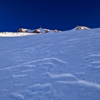 Skitour Nördlicher Lehner Grieskogel 03: Ab jetzt ohne Ski. Zu steil und zu hart ist der Schnee.