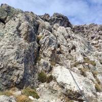 Reichspitze 05: Der Kletterabschnitt vor dem Gipfel ist mit Seilen entschärft.
