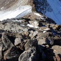 Bergtour-Großer-Ramolkogel-38: Nun geht es am Grat bergab. Schaut schwerer aus als es ist