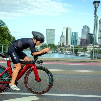 Sarah True auf dem Rad eim Ironman Frankfurt 2023. Foto: Getty Images for Ironman, Ingo Kutsche