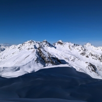 Skitour Fundusfeiler 14: Im Hintergrund ragt der Wildgrat leicht hervor.