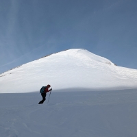 Skitour Tschachaun 08: Aufstieg nach dem Kromsattel geradeaus Richtung Gipfel.