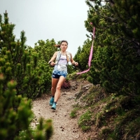 Die Französin Clementine Geoffray gewinnt die Goldmedaille im Trail Short. Foto: © WMTRC 2023 / roast media