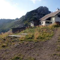 Bergtour-Hexenturm-Bild-13: Das Admonterhaus. Im Hintergrund der Grabnerstein