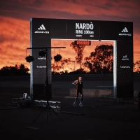 Sibusiso Kubheka läuft mit dem Adidas Adizero Evo Prime X die 100 km als erster Mensch in unter 6 Stunden.