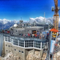 Das Münchner Haus befindet sich direkt neben dem Gipfel der Zugspitze