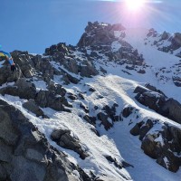Bernina-Überschreitung 50: Nach Kletterei im 3. Grad und Abseilen folgt nun kurz vor dem Gipfel ein letzter einfacher Abschnitt