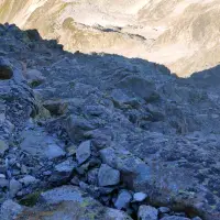 Acherkogel Abstieg 02: Es wechseln Gehgelände mit kurzen Kletterpassagen.