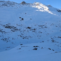Eiskögele Skitour 36: Abfahrt Richtung Materialseilbahn der Langtalereckhütte.