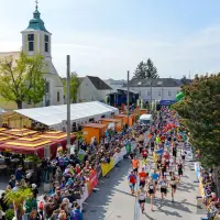 Am 1 Mai starten in Leobersdorf wieder 2000 Laufsportler beim Brückenlauf Die Kinder starten heuer auf einer neuen noch altersgerechteren Strecke (C) Veranstalter