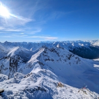 Skitour Fundusfeiler 23: Die 3 Lehner Grieskögel. Rechts im Hintergrund der Nördliche Grieskogel. Das ist unser zweites (spontanes) Gipfelziel.