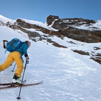 Eiskögele Skitour 18: In einem steilen Hang kurz vor dem seilversicherten Steig.