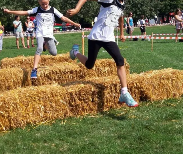 Landpower KidsCross-Lauf beim Jump&amp;Fly