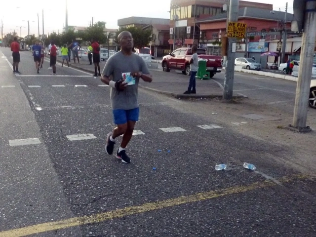 Trinidad and Tobago Marathon 03: Halbmarathonläufer