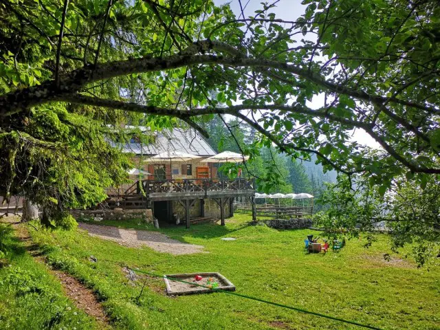 Überetscher Hütte (Rifugio Oltradige al Roen)